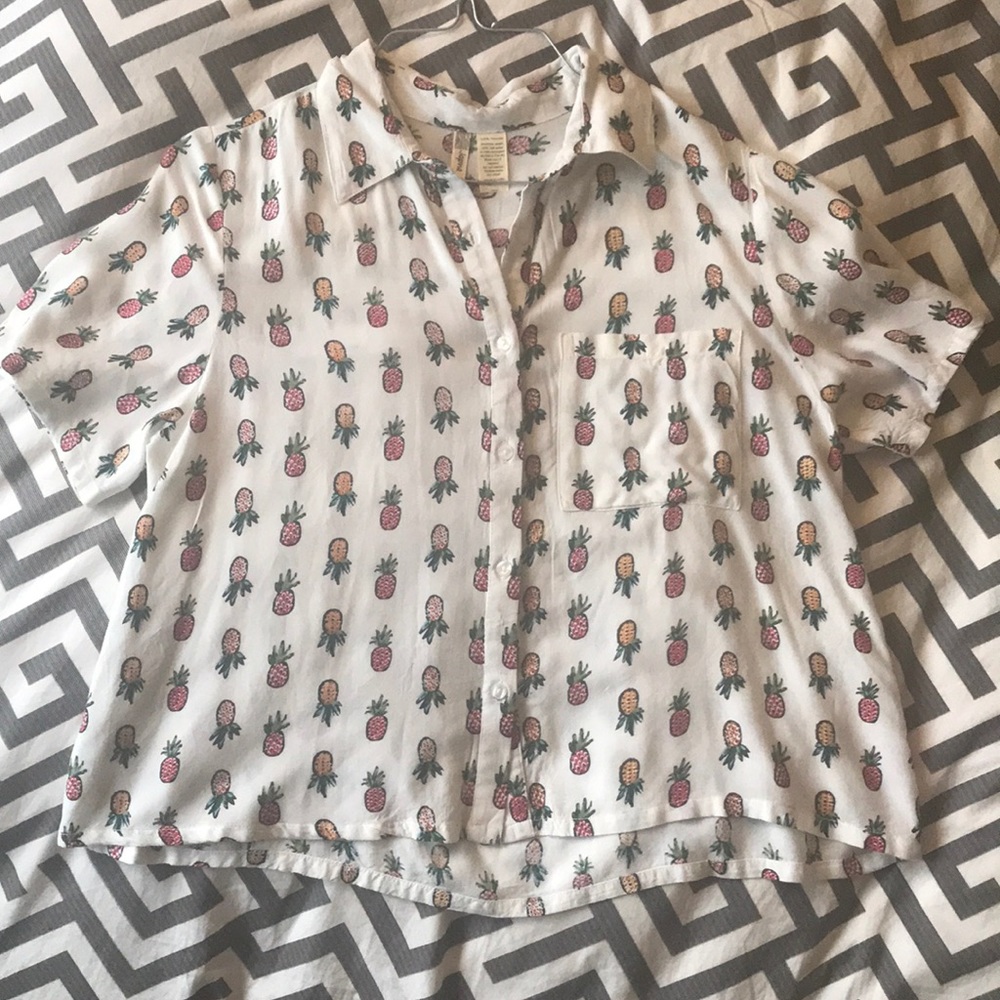 Cute button up too with pineapple print. NWOT